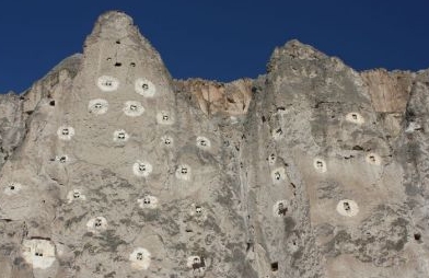trous falaise cappadoce