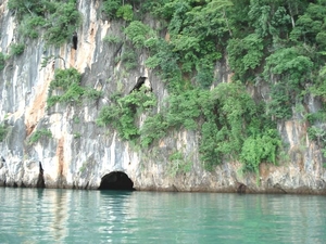 entree emerald cave